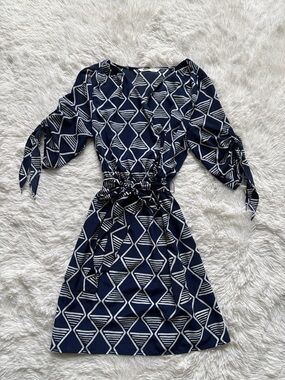 Old Navy Navy and White Geometric Tie-Waist Dress